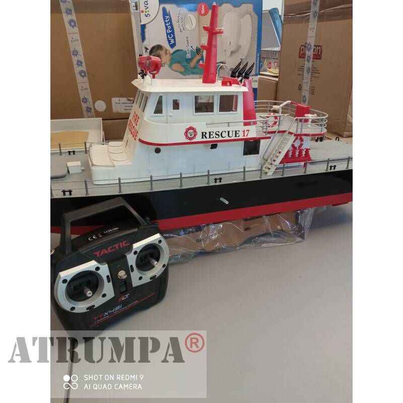 Ferngesteuertes RC Boot mit Wasser-Spritze Bastlermodell